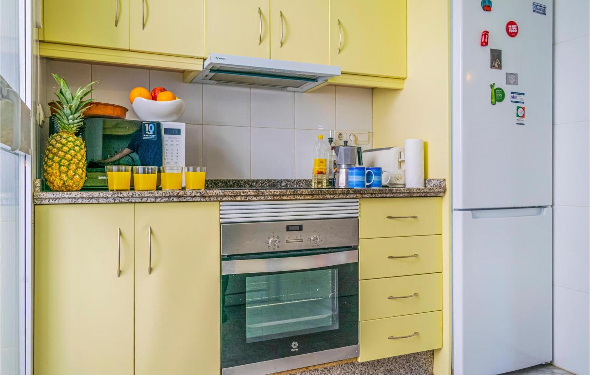 Lovely Apartment In Marbella With Kitchenette Экстерьер фото